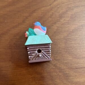 Log Cabin Bird House with Baby Bird Hallmark Cards Brooch or Lapel Pin